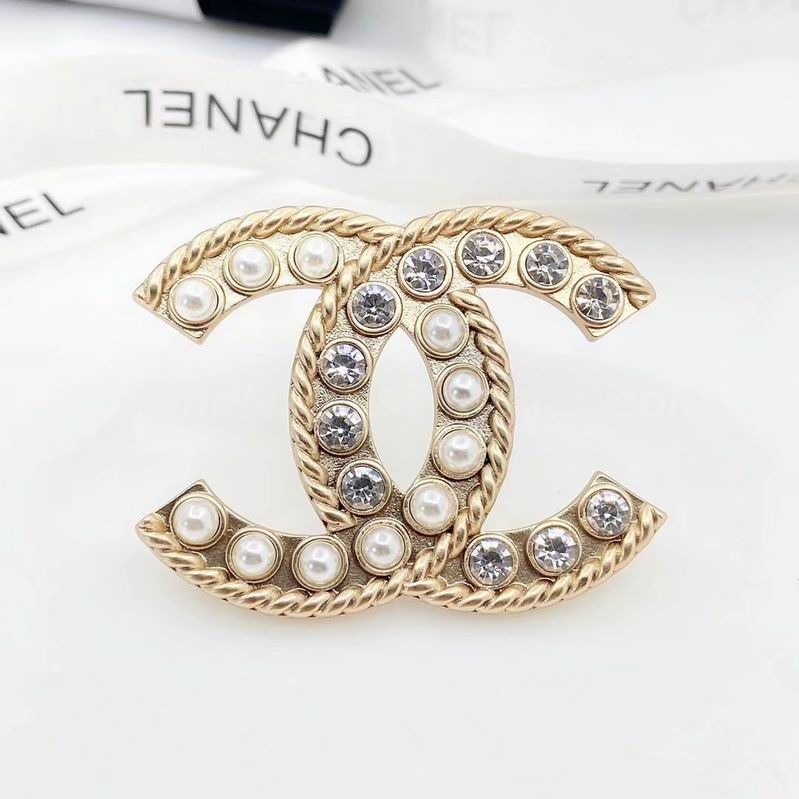 Chanel Brooch 324